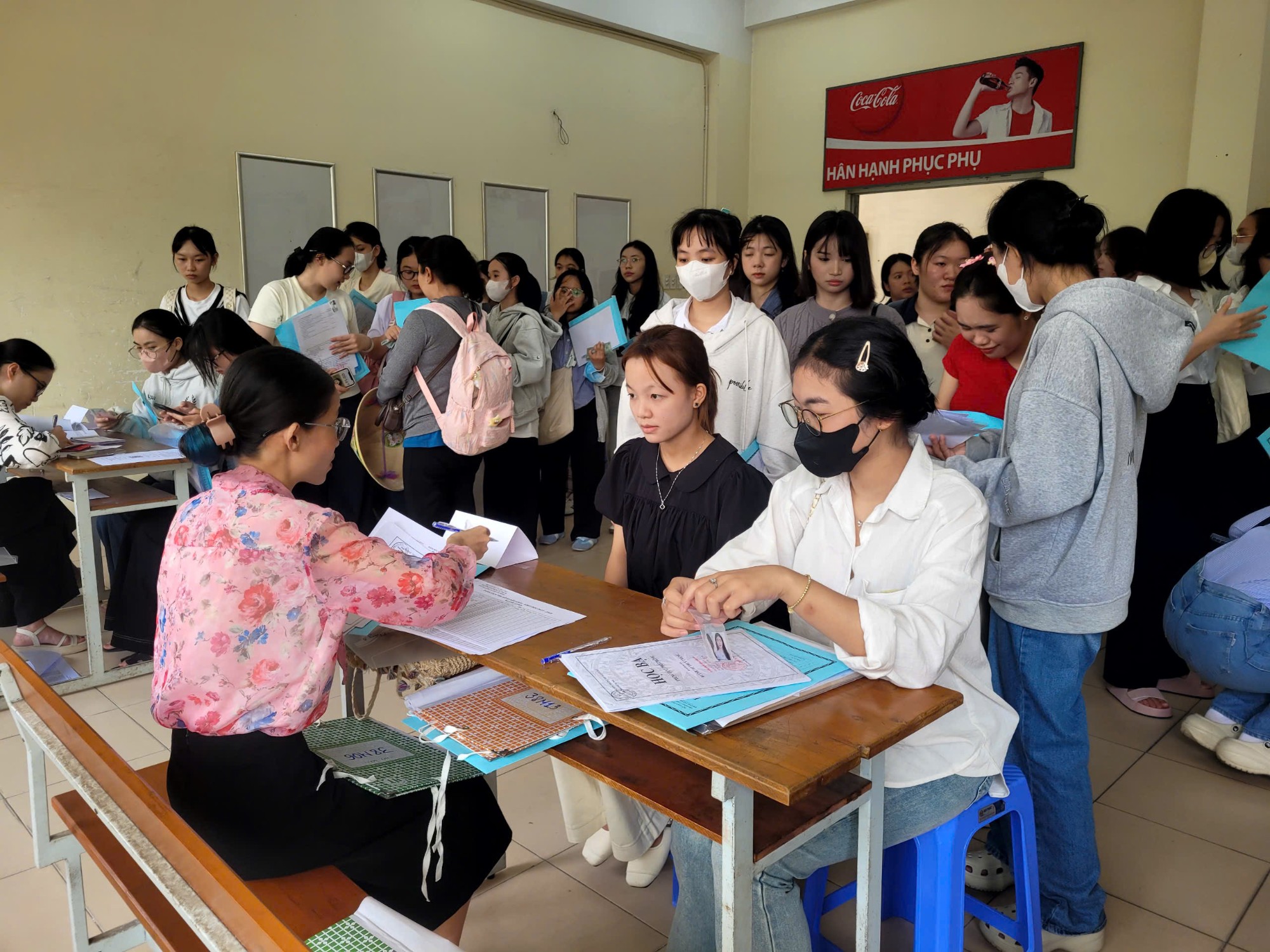 Trường Cao đẳng Sư phạm Trung ương TP. Hồ Chí Minh hân hoan chào đón các thí sinh trúng tuyển cao đẳng năm 2025 đến làm thủ tục nhập học.