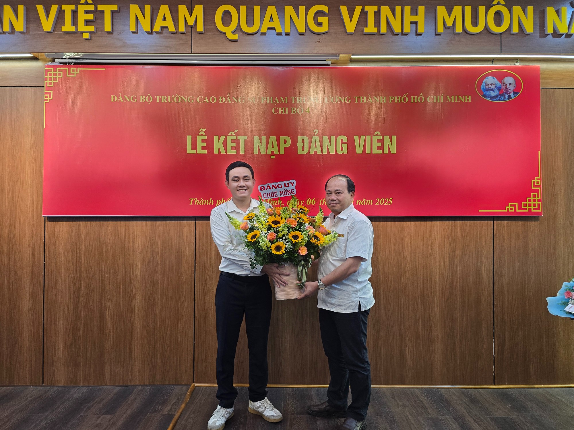 Chi bộ 4 tổ chức Lễ kết nạp đảng viên mới